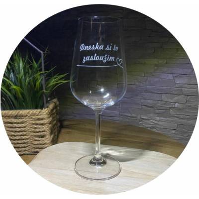 Dekorace skla Pískovaná sklenice na víno "Dneska si to zasloužím" 340 ml