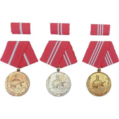 Sada medailí NVA/DDR KAMPFGRUPPE 3 kusy