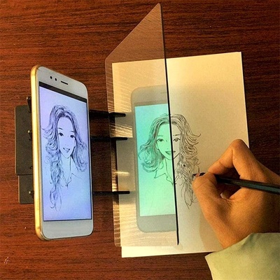 Projektor pro obkreslování z mobilu