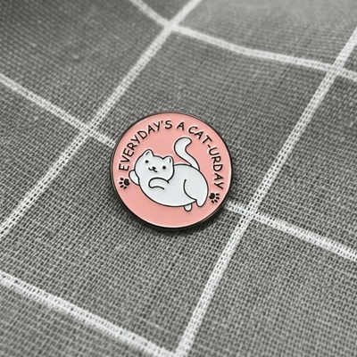 Pinarna Everyday's a cat urday Každý den je kočičí den bílá kočička