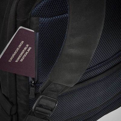 Batoh RivaCase RC-8460-B 17" black