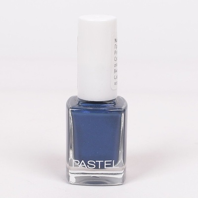 Лак за нокти в тъмносин цвят с перлен ефект