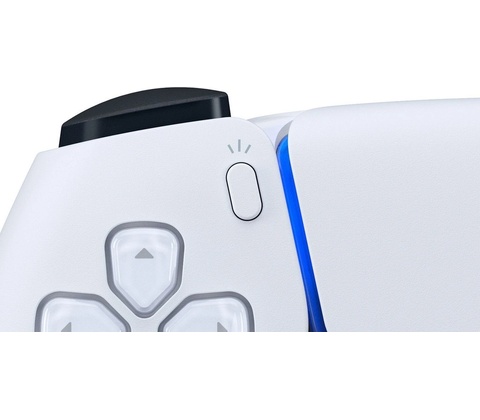 PlayStation 5, zepředu pohled na herní konzoli a ovladač