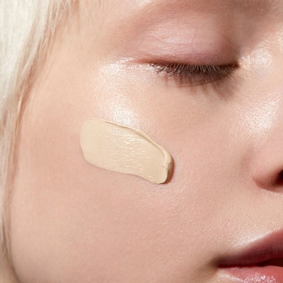 Mádara Skinonym Semi-Matte Peptide dlouhotrvající make-up s peptidy Porcelain 10 30 ml