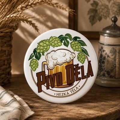 Button - placka s otvírákem - pivo dělá hezká těla