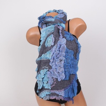 Image 1 of Мек зимен шал в сиво и синьо с ефектни цветя