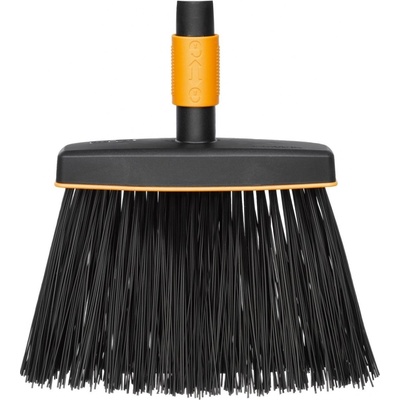 Fiskars Quik Fit smeták vymetací 135534