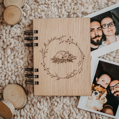 Dědova dílna Mini fotoalbum Koloušek A6 na výšku Počet a barva papírů: Černé - 15 listů