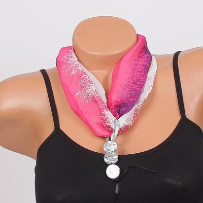 Фишу-колие в розово и бяло с три кръгли висулки