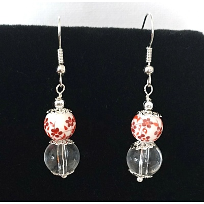 Šperky eshop náušnice kabošon vypuklý povrch drobné biele kvietky červené pozadie SP74.13