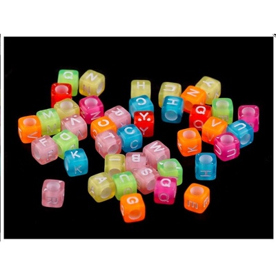 Korálky s barevnými písmenky 6x6 mm, cca 90 ks - barevné