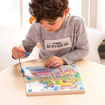 Classic World Детска дървена игра с магнити - трафик (3580)