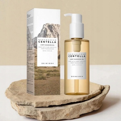 SKIN1004 Madagascar Centella Light Cleansing Oil 200 ml – Sleviste.cz SKIN1004 Madagascar Centella Light Cleansing Oil 200 ml – Sleviste.cz