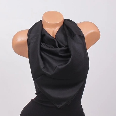 Квадратен стилен шал в черно