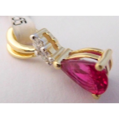 Klenoty Budín zlatý diamantový přívěsek ze žlutého zlata s brilianty a červeným přírodním rubínem 3820023