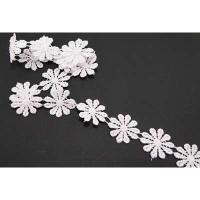 Vzdušná čipka kvetinka - biela - šírka 2,5 cm