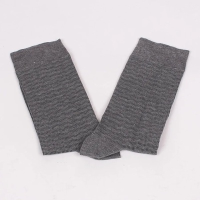 Мъжки сиви чорапи с ефектен десен на вълнообразни линии