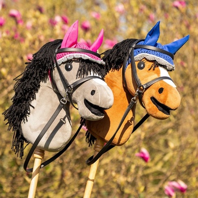 Čabraka QHP Hobby Horse fuchsia