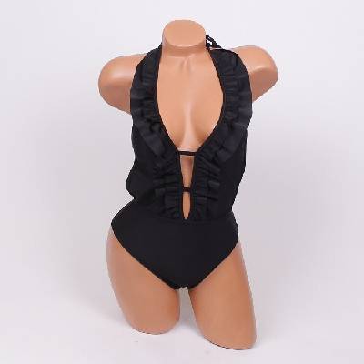 Ефектен цял бански с къдрички в черно - чашка b