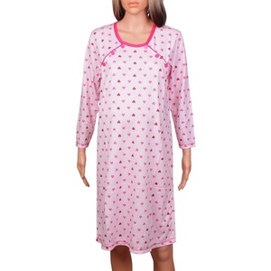  Бяла нощница за кърмачки с дълъг ръкав на розови сърца