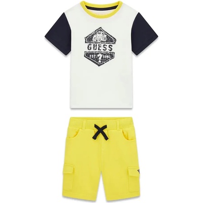 Guess Бяла тениска със сини къси ръкави и жълти спортни панталони за мини момче Guess