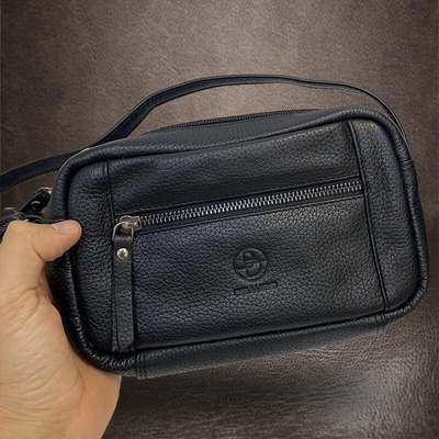 Kožená crossbody dámská kabelka v černém odstínu