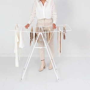 Brabantia 15 м бял сушилник за дрехи Brabantia от серия Hangon (1004161)