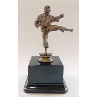 VIZINGR Karate figurka MUŽ bronz F10-60B F10-60B/17,5 cm