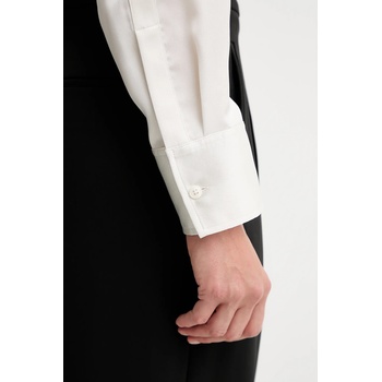 Calvin Klein Риза Calvin Klein дамска в бежово със стандартна кройка с връзка на деколтето LV044D125G (LV044D125G)