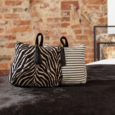 Krémovo-černá bavlněná dveřní zarážka Zebra - 10*21*17cm - Mars & More