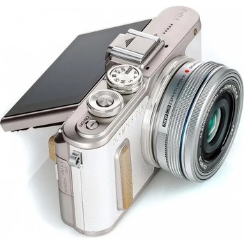 Olympus E-PL8 + 14-42mm EZ + 40-150mm Double Zoom Kit (V205083BE000)