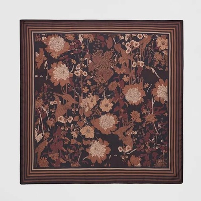 Fable England Deco Blooms čtvercový šátek černá/hnědá
