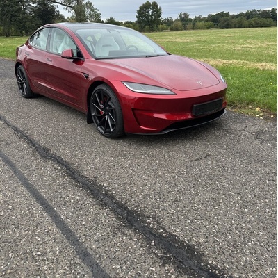 JEĎ! Tesla 3 Performance - Olomouc
