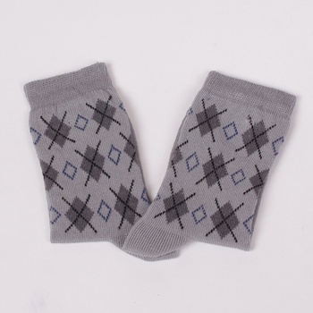 Детски светлосиви чорапки с геометрични фигури