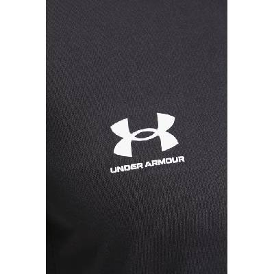 Тениска за трениране Under Armour Challenger в черно с изчистен дизайн 1379589 (1379589)