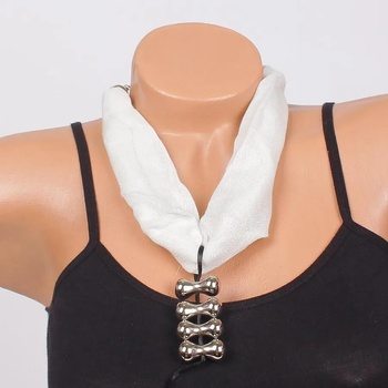 Image 1 of Нежно фишу-колие в бяло със сребристи висулки