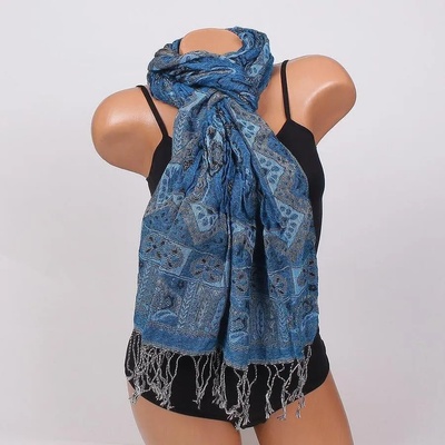 Дамски шал в петролено синьо с цветя и фигури
