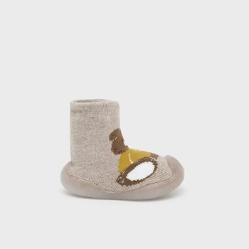 Mayoral Чорапи с подметка за бебе момче в сиво-бежов цвят с мече Майорал