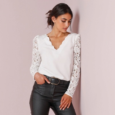 Halenka s krajkovými rukávy a stuhou na zádech režná