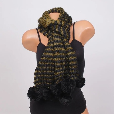 Плетен шал в цвят каки и черно с пухкави помпони