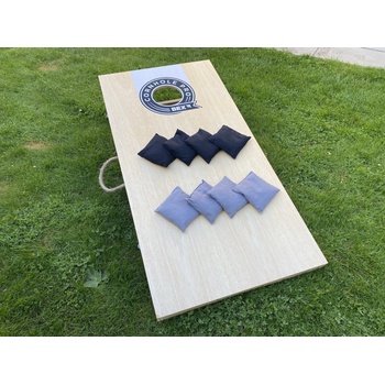 Cornhole standard: hracia doska a vrecká