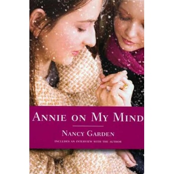 Andrews McMeel Publishing ANNIE ON MY MIND | Nancy Garden