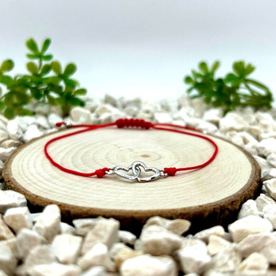 Certom Provázkový náramek se stříbrnými propojenými srdci a jemnými stříbrnými prvky 0061