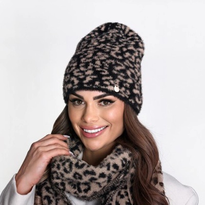 Dámska čiapka na zimu s leopardím vzorom