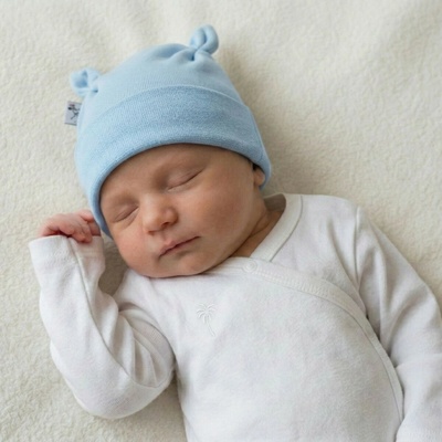 Baby Service Dojčenská nasadzovacia bavlnená čiapka s uškami Modrá Babyservice