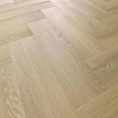 Arbiton Amaron Eir Click Herringbone CAS 236 Dub Deventer 1,402 m²