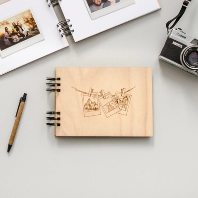 Dědova dílna Malé fotoalbum Polaroidky A5 Počet a barva papírů: Černé - 30 listů