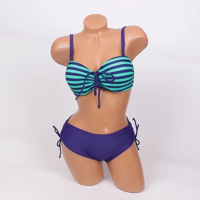 Тъмносин бански с тюркоазено-зелено райе - чашка В