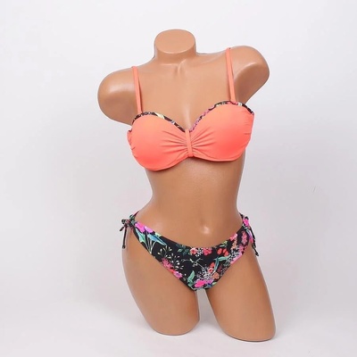 Дамски бански в неоново оранжево и черно с цветя - чашка b