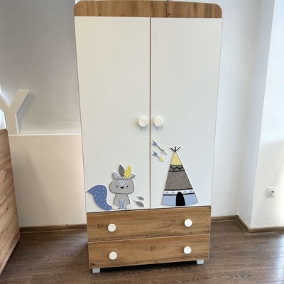 Дейзи Н БЕБЕШКИ И ДЕТСКИ ГАРДЕРОБ ЛИВИО СИН ИНДИАНЕЦ БЯЛ+ДЪБ ВОТАН